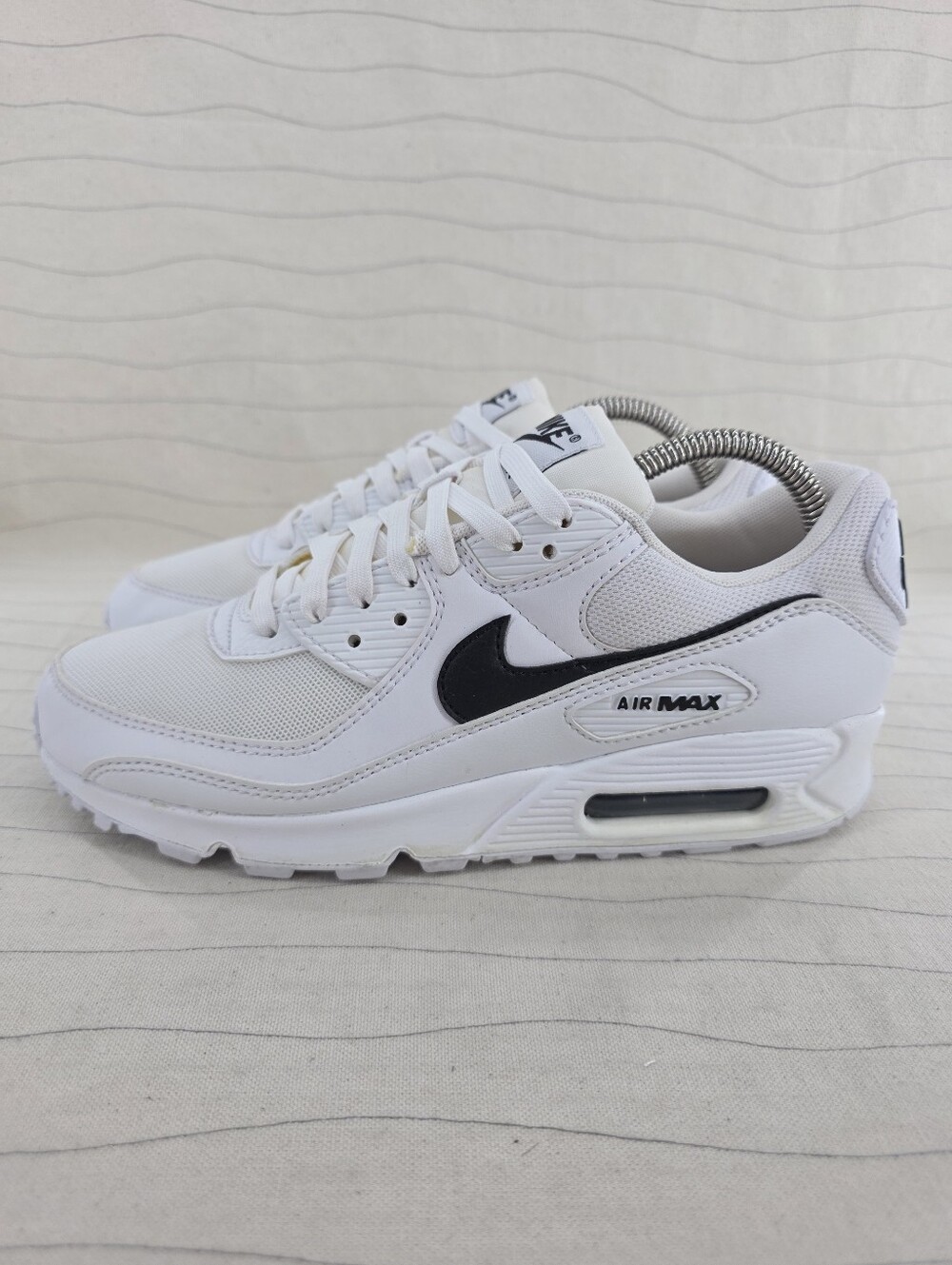 Nike Womens Air Max 90 White Black Retro Sneakers Shoes DH8010-101 Size 8.5 - Picture 2 of 13